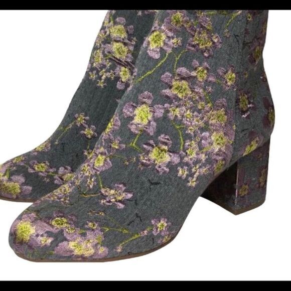 #139 ZIGI SOHO Embroidered Booties - Picture 1 of 7